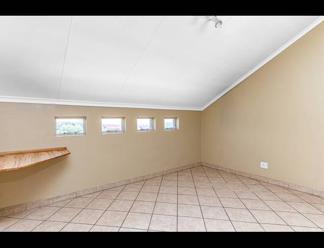 3 BEDROOM DUPLEX FOR SALE IN HALFWAY GARDENS